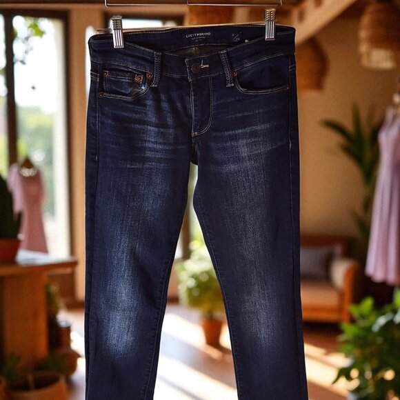 Lucky Brand Mid Rise Straight Sweet Jeans 0/25L - Picture 3 of 13